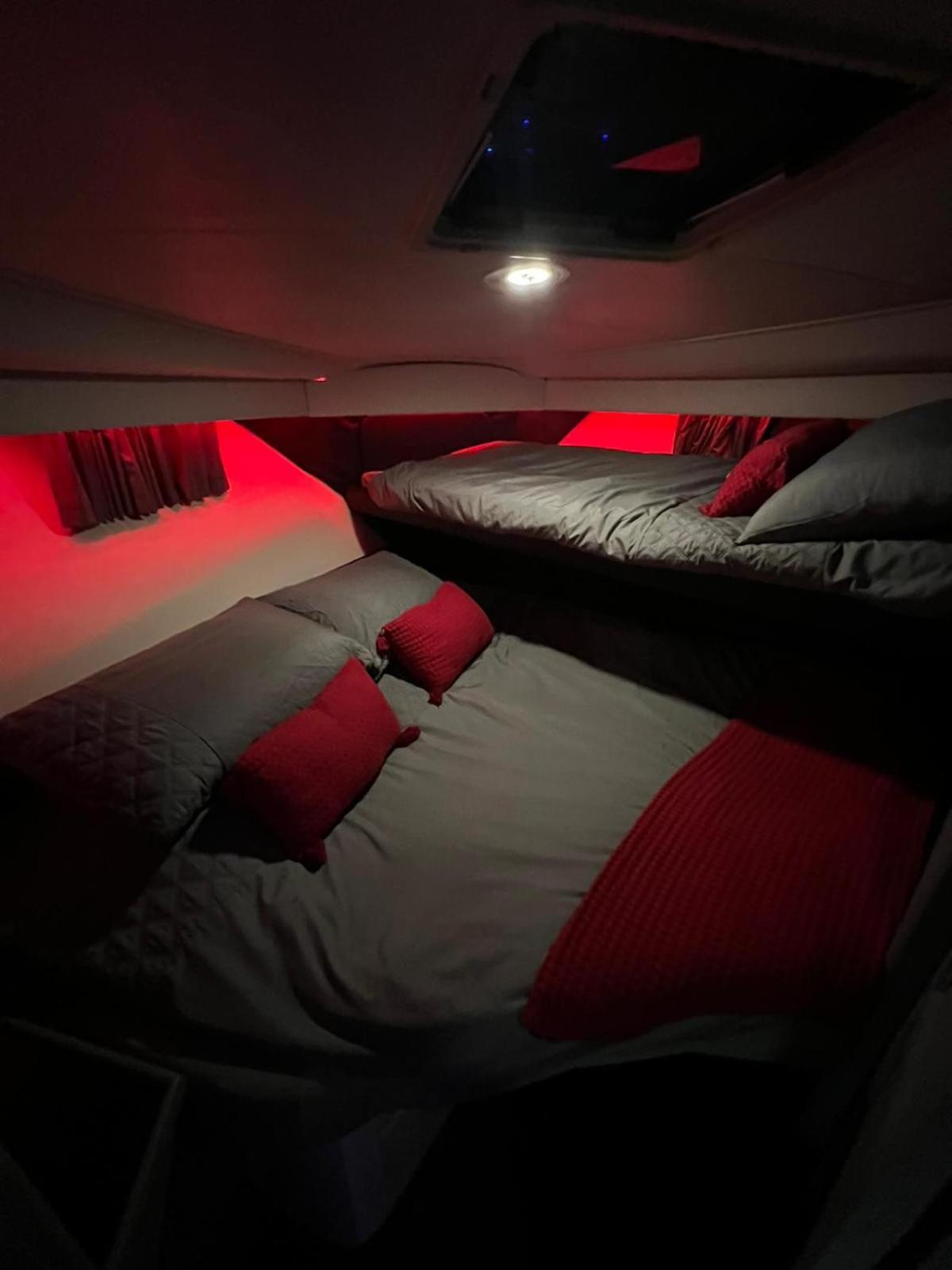 Yacht "X" - 44 Foot Modern Yacht On 5 Star Ocean Village Marina - Minutes Away From City Centre And Cruise Terminals, Free Parking ,Spa Package Available! Southampton Zewnętrze zdjęcie