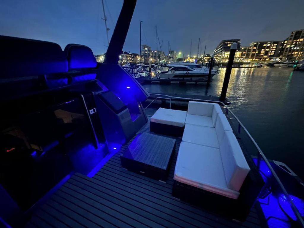 Yacht "X" - 44 Foot Modern Yacht On 5 Star Ocean Village Marina - Minutes Away From City Centre And Cruise Terminals, Free Parking ,Spa Package Available! Southampton Zewnętrze zdjęcie