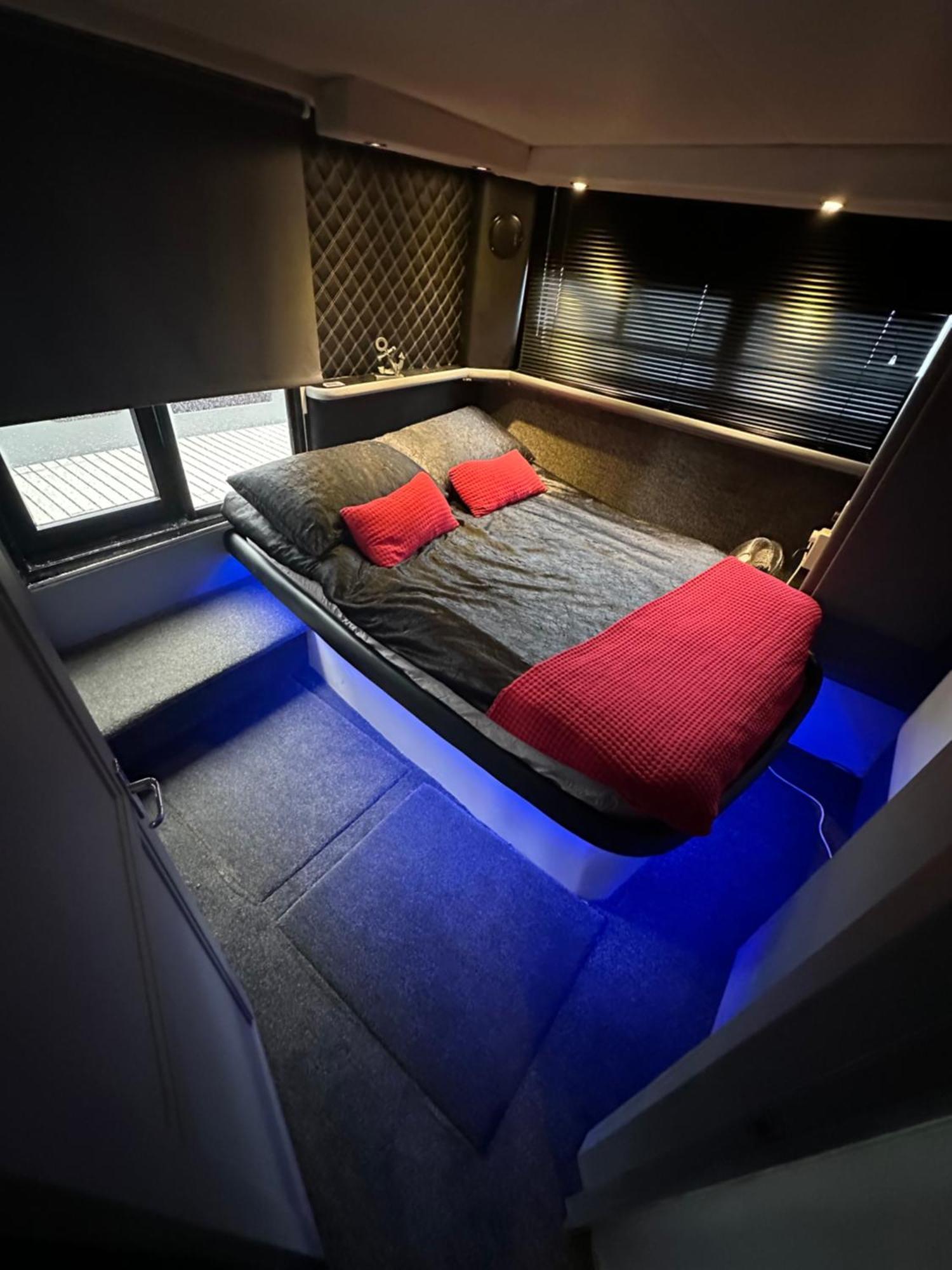 Yacht "X" - 44 Foot Modern Yacht On 5 Star Ocean Village Marina - Minutes Away From City Centre And Cruise Terminals, Free Parking ,Spa Package Available! Southampton Zewnętrze zdjęcie