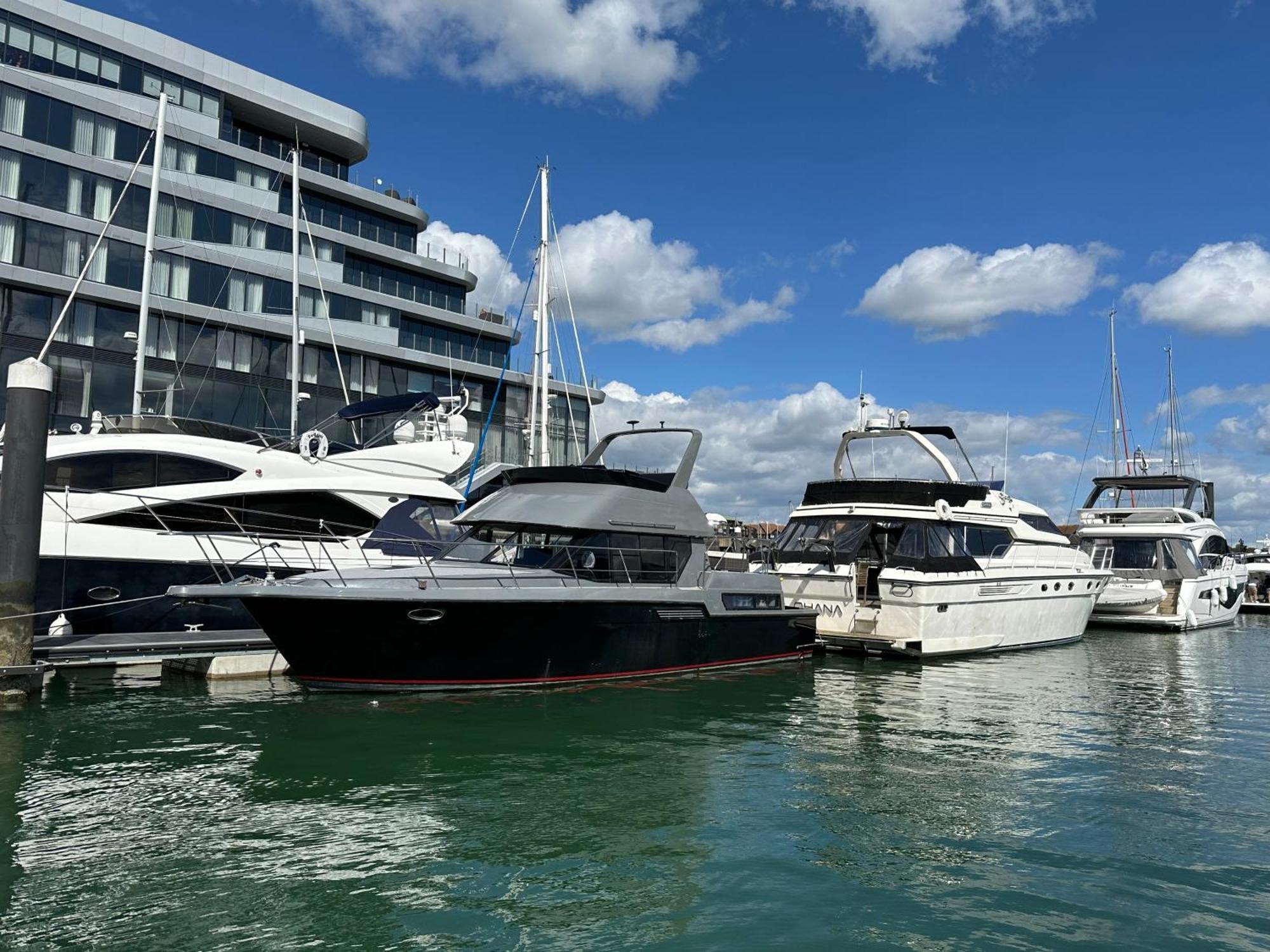 Yacht "X" - 44 Foot Modern Yacht On 5 Star Ocean Village Marina - Minutes Away From City Centre And Cruise Terminals, Free Parking ,Spa Package Available! Southampton Zewnętrze zdjęcie
