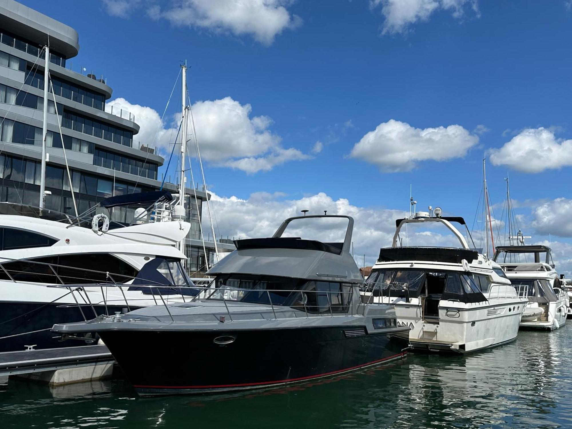 Yacht "X" - 44 Foot Modern Yacht On 5 Star Ocean Village Marina - Minutes Away From City Centre And Cruise Terminals, Free Parking ,Spa Package Available! Southampton Zewnętrze zdjęcie