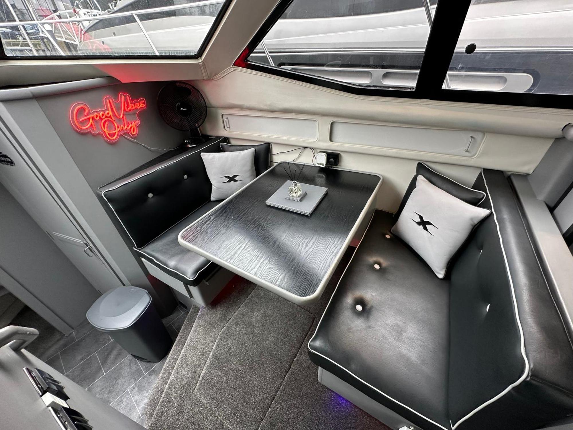 Yacht "X" - 44 Foot Modern Yacht On 5 Star Ocean Village Marina - Minutes Away From City Centre And Cruise Terminals, Free Parking ,Spa Package Available! Southampton Zewnętrze zdjęcie