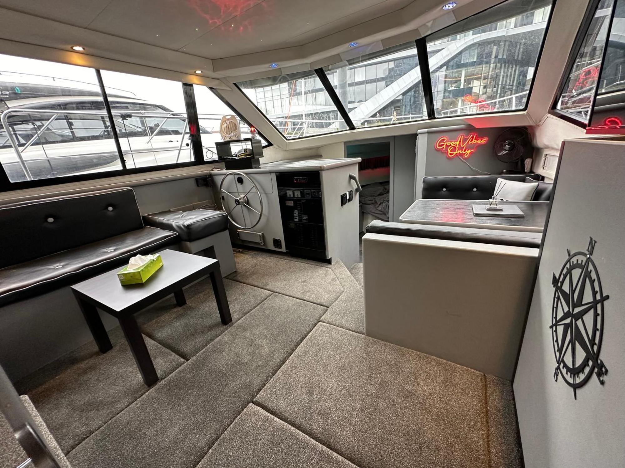 Yacht "X" - 44 Foot Modern Yacht On 5 Star Ocean Village Marina - Minutes Away From City Centre And Cruise Terminals, Free Parking ,Spa Package Available! Southampton Zewnętrze zdjęcie