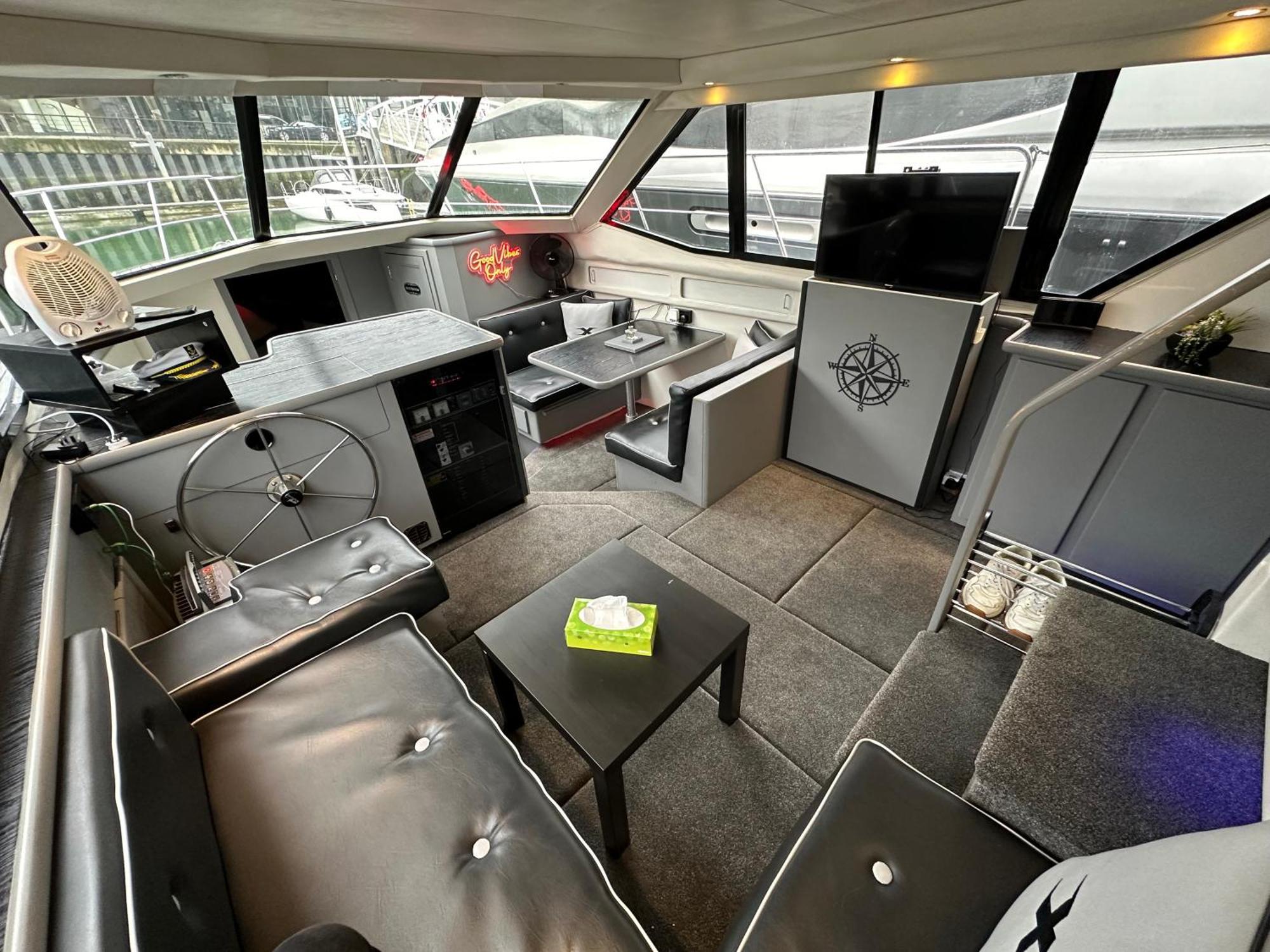 Yacht "X" - 44 Foot Modern Yacht On 5 Star Ocean Village Marina - Minutes Away From City Centre And Cruise Terminals, Free Parking ,Spa Package Available! Southampton Zewnętrze zdjęcie