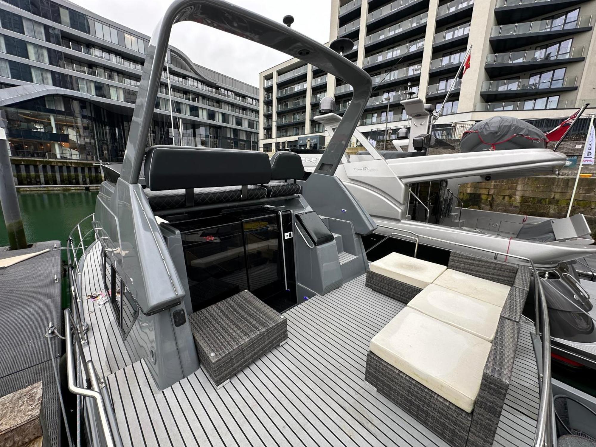 Yacht "X" - 44 Foot Modern Yacht On 5 Star Ocean Village Marina - Minutes Away From City Centre And Cruise Terminals, Free Parking ,Spa Package Available! Southampton Zewnętrze zdjęcie
