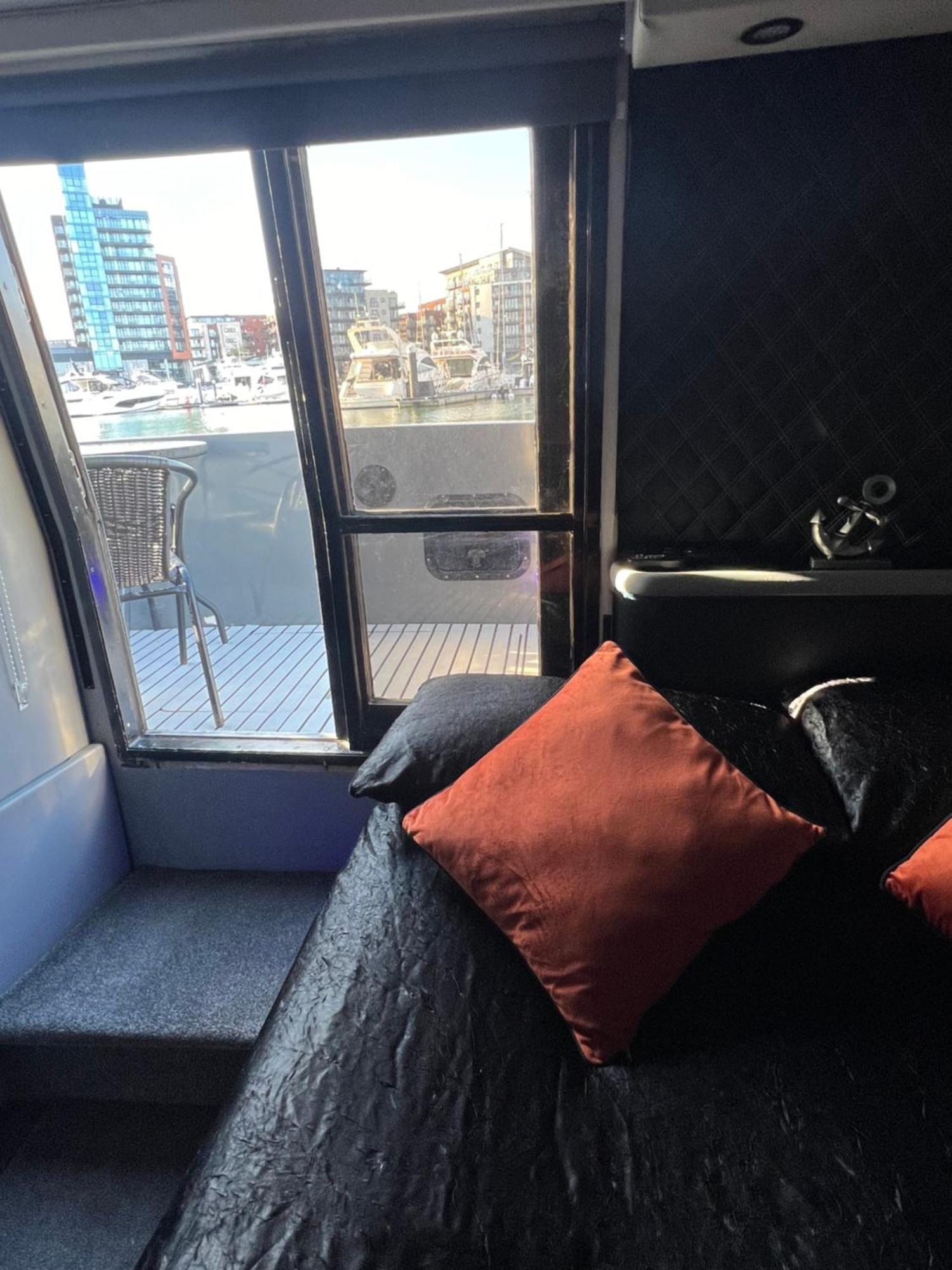 Yacht "X" - 44 Foot Modern Yacht On 5 Star Ocean Village Marina - Minutes Away From City Centre And Cruise Terminals, Free Parking ,Spa Package Available! Southampton Zewnętrze zdjęcie