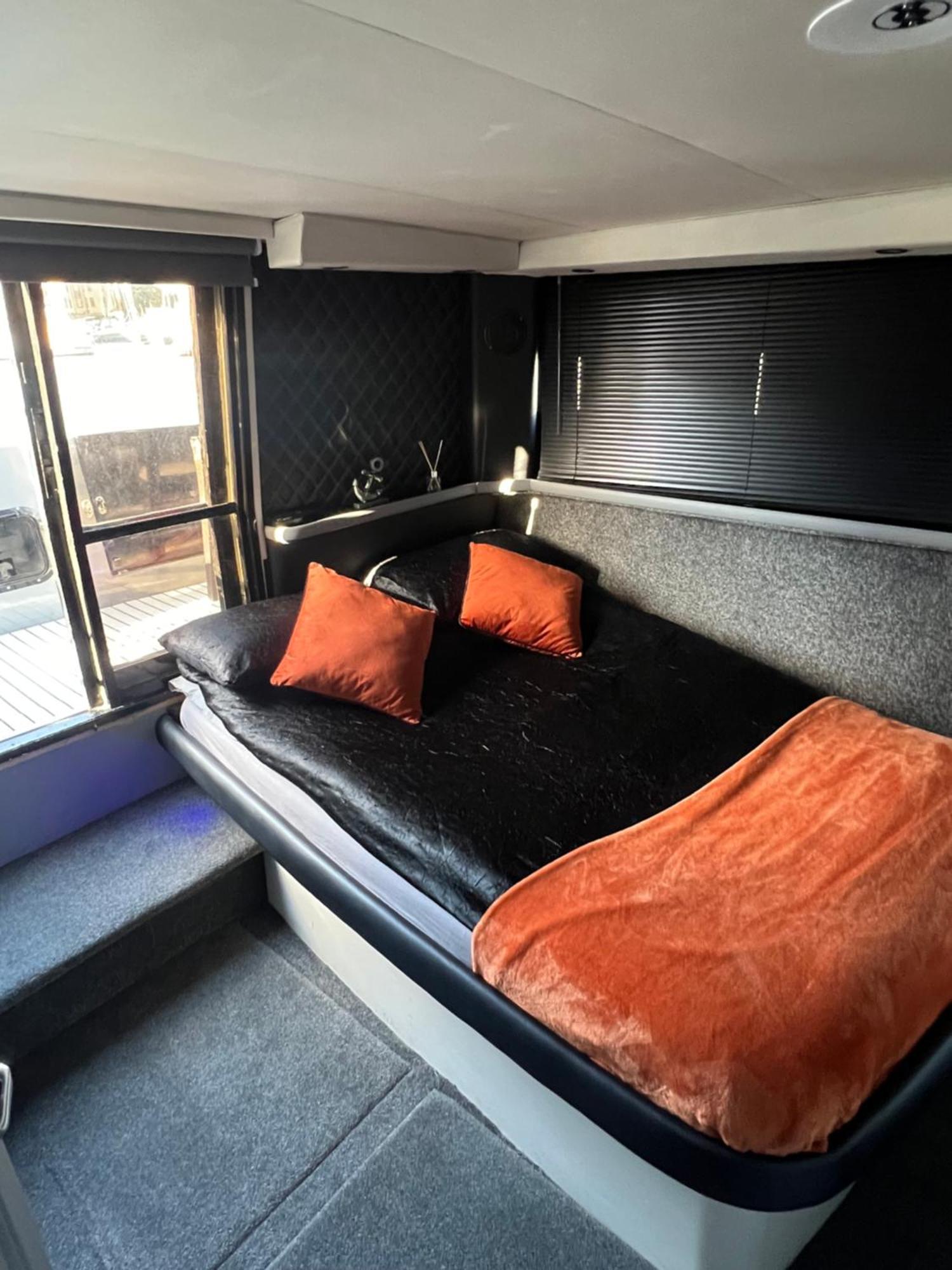 Yacht "X" - 44 Foot Modern Yacht On 5 Star Ocean Village Marina - Minutes Away From City Centre And Cruise Terminals, Free Parking ,Spa Package Available! Southampton Zewnętrze zdjęcie